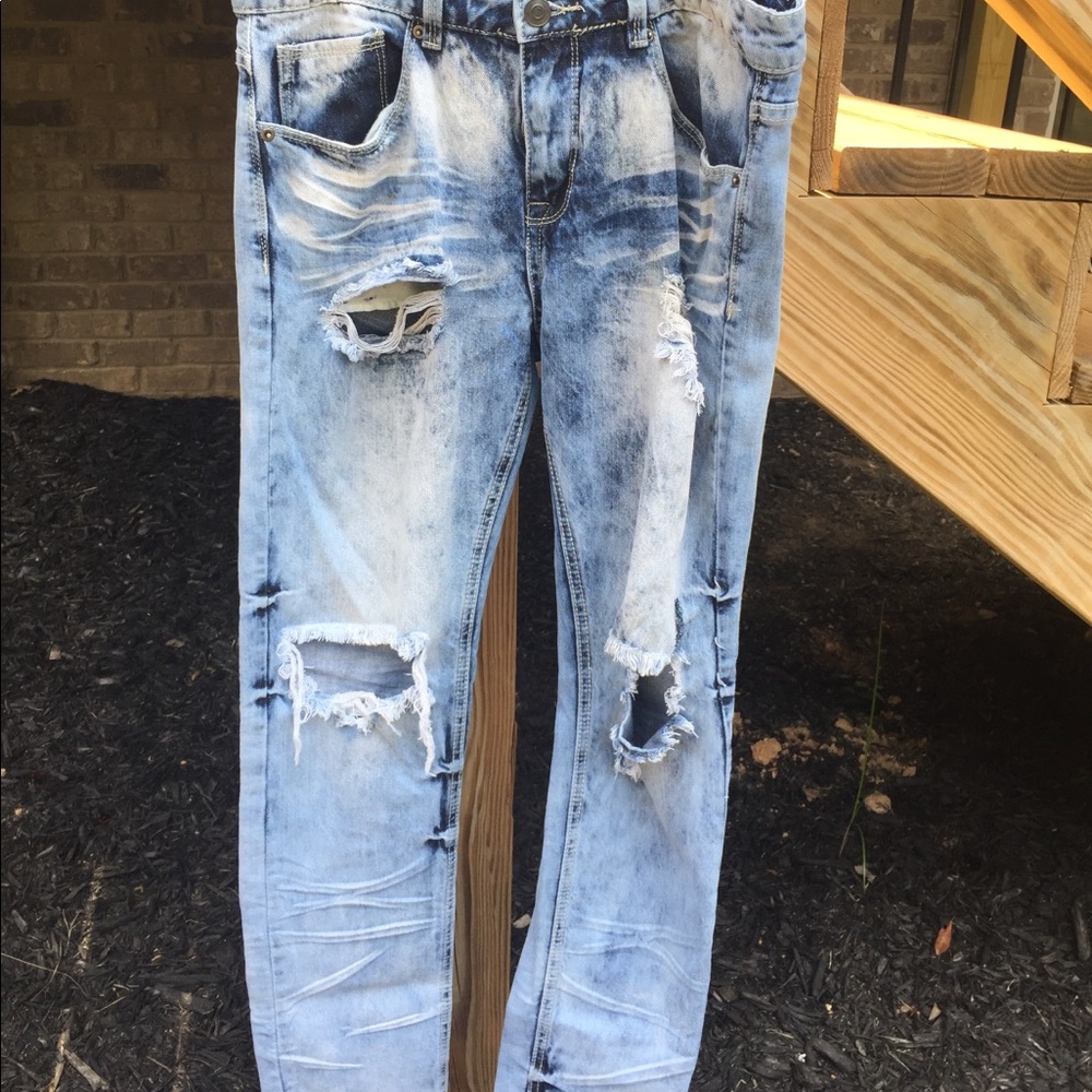 Distressed skinny denim jeans